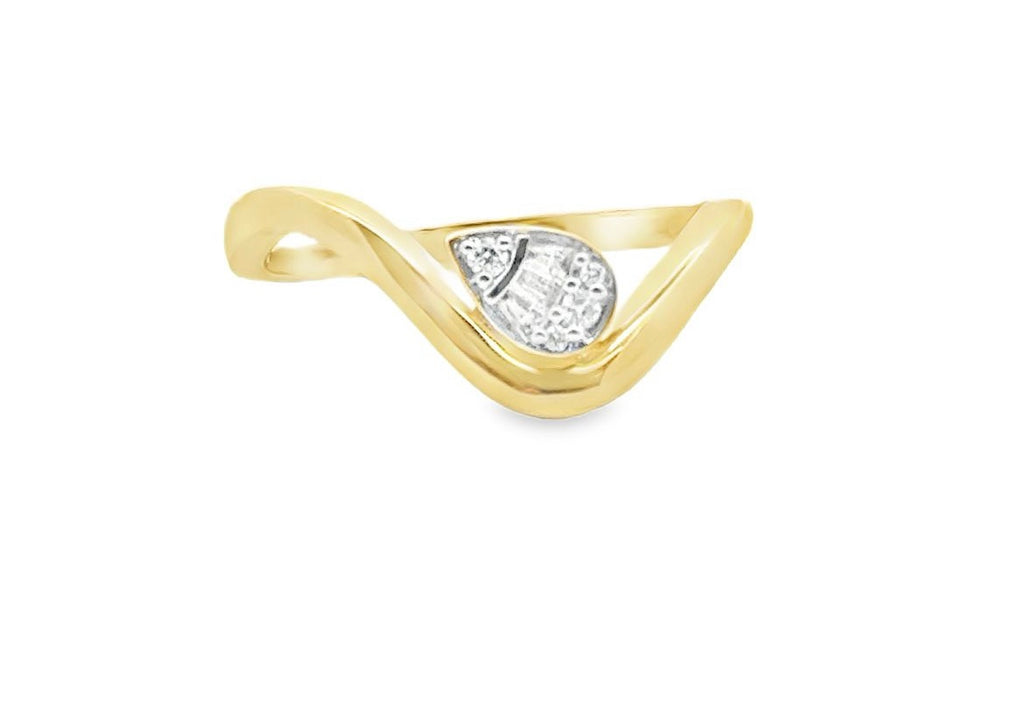 Stunning Pinky Diamond Ring