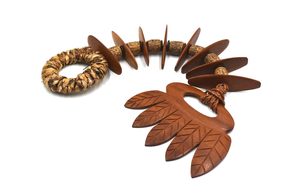 Leaf Table Necklace